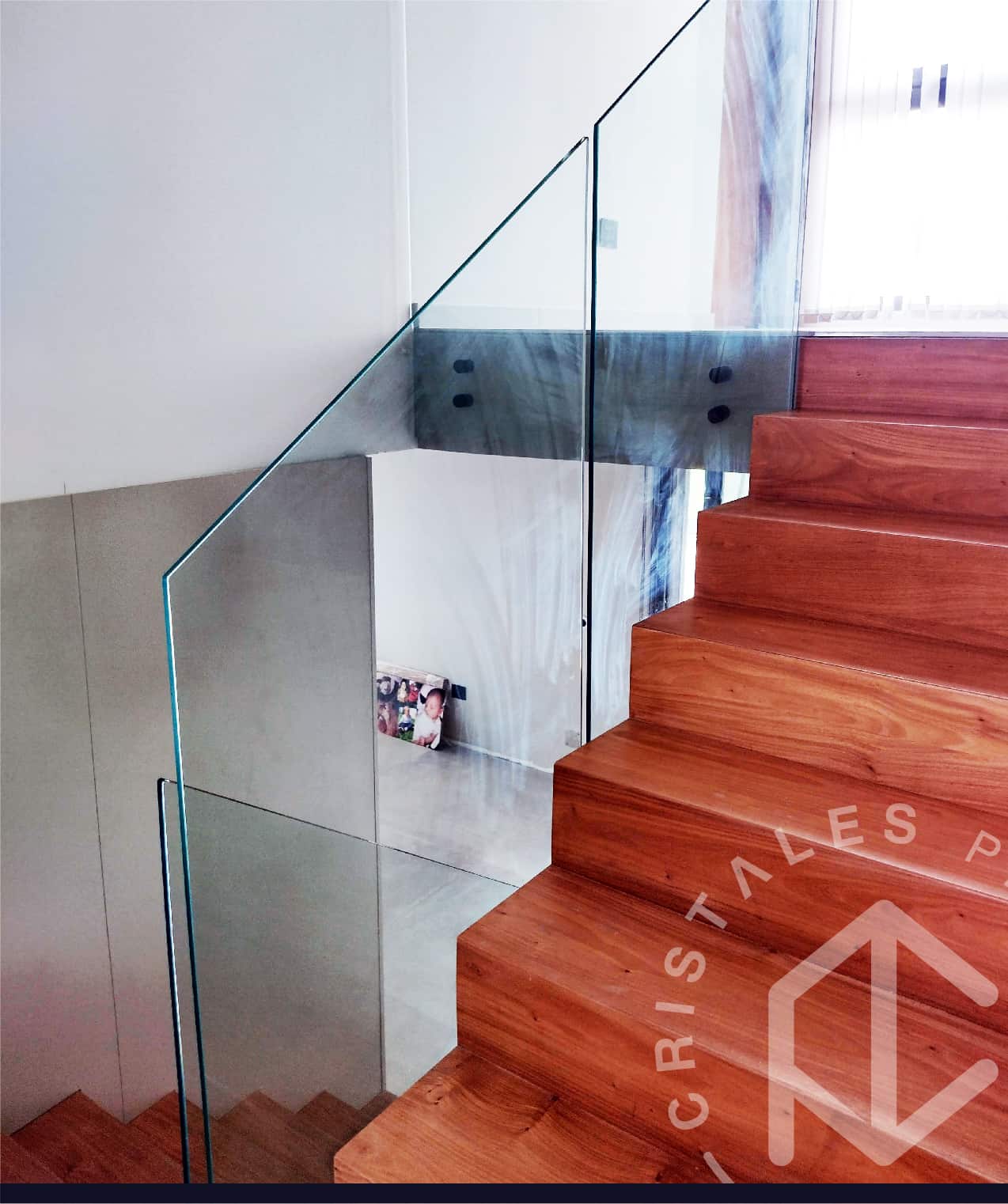 Baranda de vidrio para una escalera